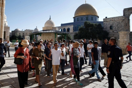 عشرات المستوطنين يجددون اقتحامهم لباحات المسجد الأقصى المبارك