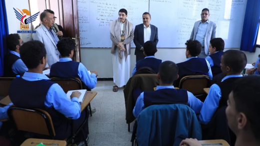 وزير التربية يتفقد سير العملية التعليمية بثانوية عبدالناصر للمتفوقين