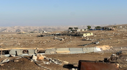 مستوطنون يعتدون على ممتلكات الفلسطينيين ويقتحمون مدرسة شمال غرب أريحا