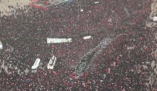 إيران: ما بين 7 إلى 8 ملايين شاركوا في تشييع السيد الخامنئي
