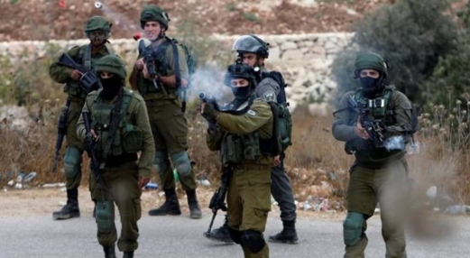 إصابة شاب فلسطيني برصاص العدو في طولكرم وحالات اختناق في طوباس