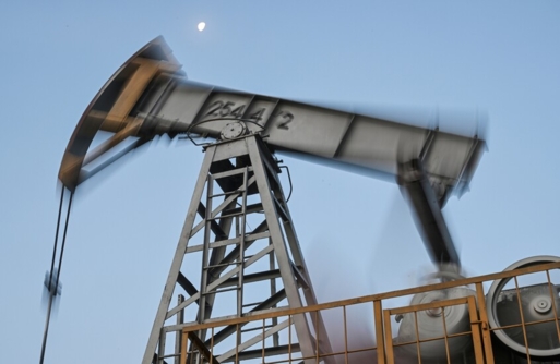 استقرار أسعار النفط بدعم من تراجع المخزونات الأمريكية