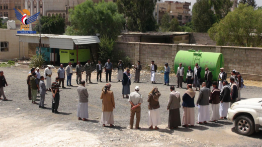 وقفة للهيئة العامة للموارد والمنشآت المائية وفرعها - صنعاء تنديدًا باستهداف العدو السعودي لمطار صنعاء