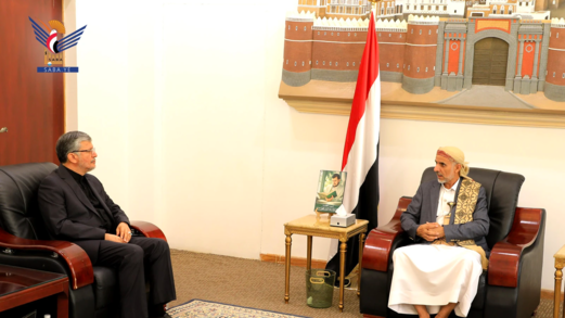 العلامة مفتاح يناقش مع السفير الإيراني بصنعاء سبل تعزيز علاقات التعاون