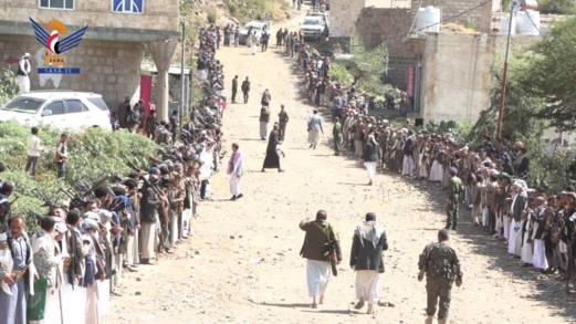 وقفة قبلية مسلحة في عتمة بذمار إعلانا للنفير وتأكيدا على الجهوزية لمواجهة الأعداء