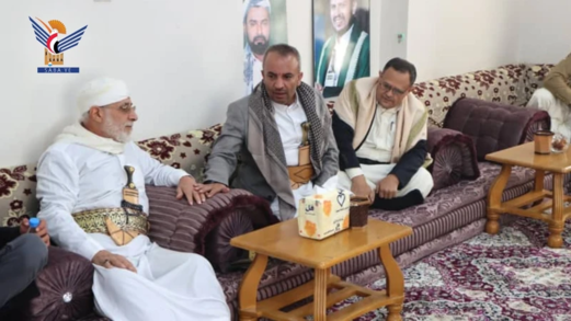 قيادة وزارة الخدمة المدنية والتطوير الإداري تزور أسر الشهداء من منتسبيها