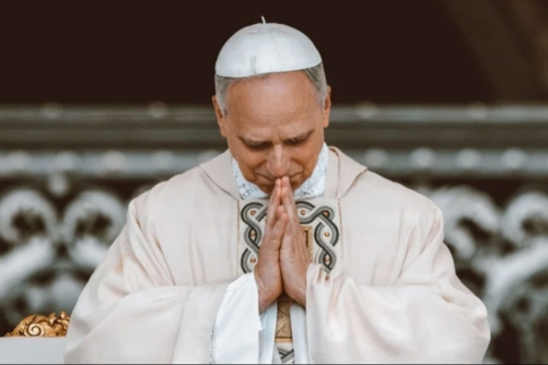 بابا الفاتيكان: نأسف لعالم يحترق بسبب الحروب في ظلّ رماد القانون الدولي