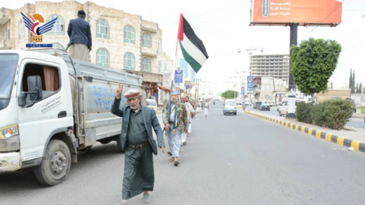 مسير راجل ووقفة مسلحة بصنعاء الجديدة تضامنًا مع الشعب الفلسطيني