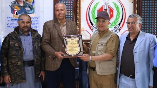 مدير عام شرطة المرور يُكرّم مدير المرافق والأسواق بمكتب أشغال أمانة العاصمة