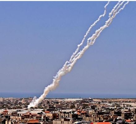 كتائب القسام: قصفنا مستوطنة كيبوتس “نيريم” بصواريخ “رجوم”