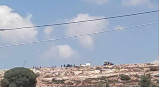 العدو الصهيوني يصيبفلسطينيين بالاختناق شمال رام الله