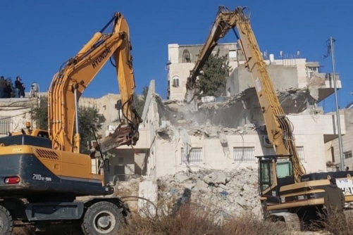 بيت لحم : قوات العدو الإسرائيلي تُخطر بوقف البناء في 4 منازل وتقرر هدم منزل