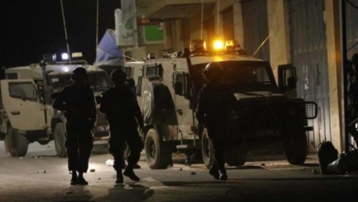 إصابة شاب فلسطيني بالرصاص خلال مواجهات مع العدو قرب مخيم الجلزون