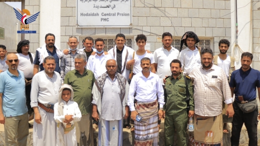 مؤسسة الاتصالات تسلم جهازي فحص دم وتحاليل للمركز الصحي بالإصلاحية المركزية بالحديدة