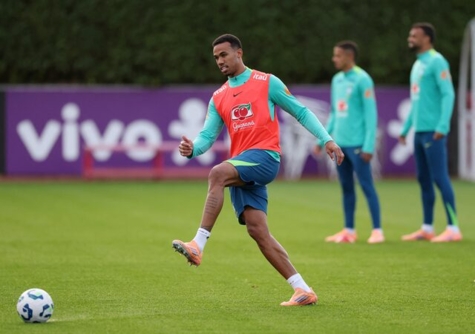 الاتحاد البرازيلي لكرة القدم يعلن غياب مدافع أرسنال جابرييل عن الملاعب بسبب الإصابة