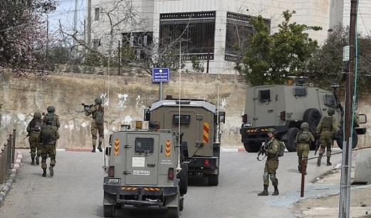 العدو الصهيوني يشدد الإغلاق على مدن الضفة