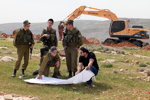 العدو الصهيوني يجرف أراضي في بيت لحم بالضفة المحتلة