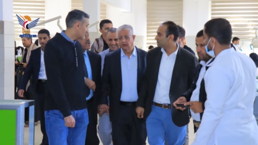 البخيتي وهزاع يطلعان على سير أداء المركز الاختباري بجامعة صنعاء البخيتي وهزاع يطلعان على سير أداء المركز الاختباري بجامعة صنعاء