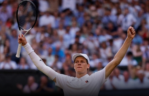 الإيطالي يانيك سينر يصعد إلى نهائي بطولة سينسناتي للتنس