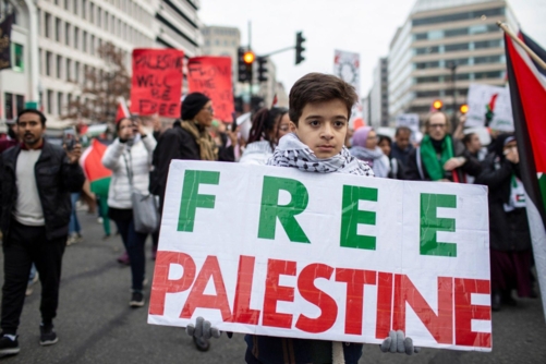 مظاهرة في نيويورك رفضا لما صرح به مرشحا الرئاسة الأمريكية حول دعم الكيان الصهيوني