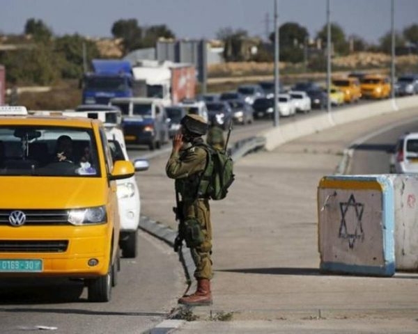 العدو الإسرائيلي يغلق مداخل المغير وترمسعيا شمال شرق رام الله