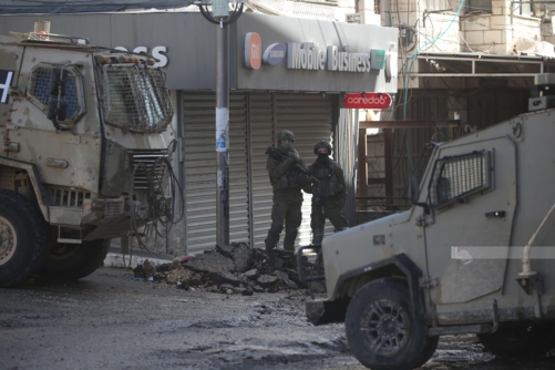 الاحتلال الصهيوني يدفع بتعزيزات عسكرية إلى مدينة طولكرم ومخيميها