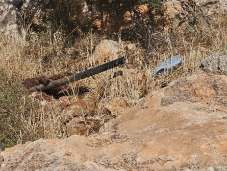 مستوطنون صهاينة يخربون خط ناقل للمياه في الأغوار الشمالية