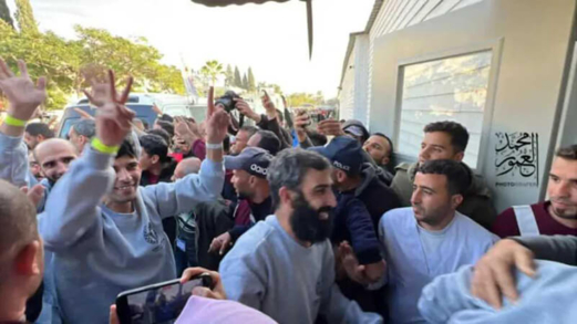 وصول 6 أسرى فلسطينيين محررين إلى مستشفى شهداء الأقصى بغزة