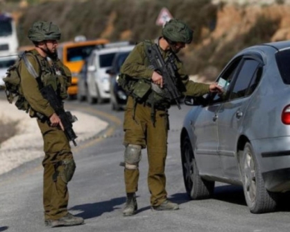 العدو الصهيوني يشدد إجراءاته العسكرية بمحيط رام الله والبيرة