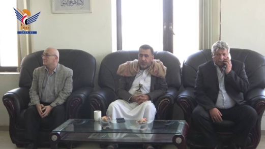 نائب وزير النقل والأشغال يتفقد الانضباط الوظيفي بديوان عام الوزارة