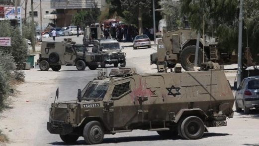 العدو الصهيوني يغلق قرية اللبن الشرقية ويعتقل ثلاثة فلسطينيين في طولكرم 