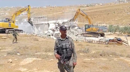 العدو الصهيوني يهدم منزلا بمسافر يطا جنوب الخليل