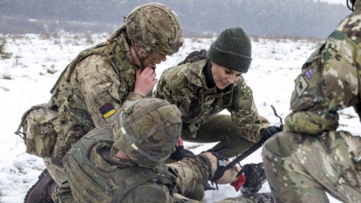 رئيسا الأركان العامة البريطاني والفرنسي يناقشان مع كييف إمكانية نشر قوات "حفظ سلام"
