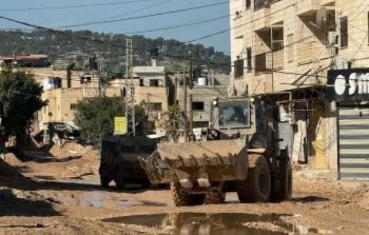 العدو الصهيوني يواصل عدوانه على مدينة جنين ومخيمها ويعتقل ثلاثة فلسطينيين بالضفة