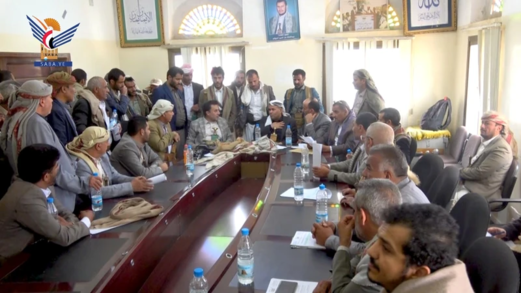 مناقشة جهود حل القضايا المجتمعية بمديريات عمران