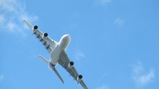 الصين تفتتح مسارا جديدا للطيران المدني قرب الخط الفاصل بمضيق تايوان