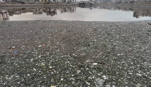 مخاوف من فيضان بركة الصرف الصحي في غزة بعدما دمّر العدو جزء من سورها