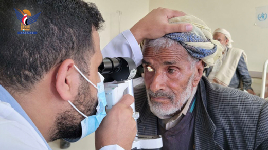 افتتاح مخيم طبي مجاني لأمراض العيون في جبل الشرق بذمار