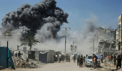 "حماس": تدمير العدو برجاً سكنياً بغزة والتهديد بالمزيد إمعان في التهجير القسري والتطهير العرقي