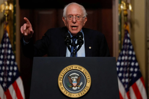 سيناتور أمريكي: مبررات ترامب للهجوم العسكري على إيران غير مقنعة