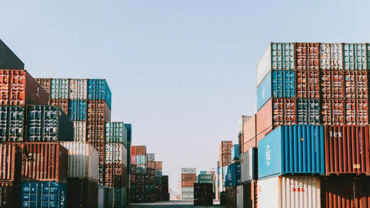 الصين تحث أمريكا على "تصحيح الأخطاء" بعد تهديداتها بفرض رسوم الصين تحث أمريكا على "تصحيح الأخطاء" بعد تهديداتها بفرض رسوم