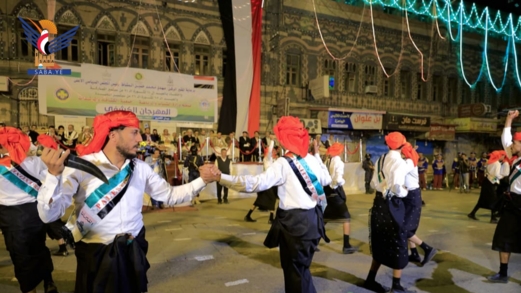 ميدان التحرير بصنعاء يشهد مهرجاناً شبابياً كشفياً لإيقاد شعلة العيد الـ 63 لثورة 26 سبتمبر الخالدة ميدان التحرير بصنعاء يشهد مهرجاناً شبابياً كشفياً لإيقاد شعلة العيد الـ 63 لثورة 26 سبتمبر الخالدة