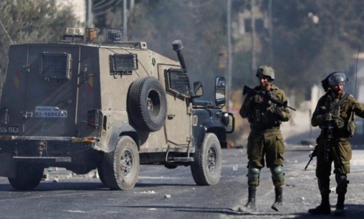 العدو الصهيوني يقتحم العيسوية وكفر عقب ومخيم قلنديا بالقدس المحتلة
