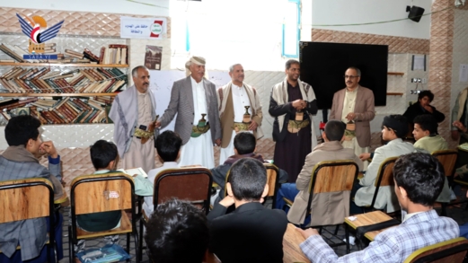 وزير الشباب ومحافظ إب يتفقدان أنشطة الدورات الصيفية بمديرية الظهار