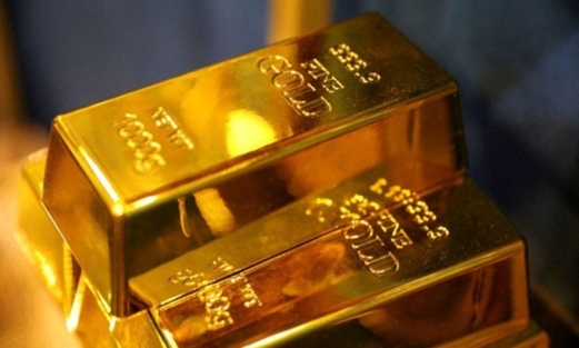 الذهب يحوم قرب أعلى مستوى على الإطلاق
