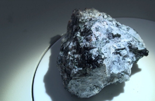  علماء روس يحققون انجاز مذهل لتكوين معدن البرونوفسكايت خلال يوم واحد