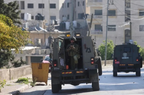 قوات العدو الصهيوني تواصل اقتحاماتها لقرى فلسطينية