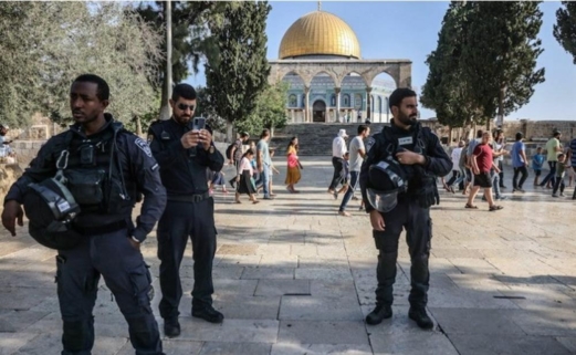 عشرات المستوطنين الصهاينة يقتحمون المسجد الأقصى بحماية شرطة العدو