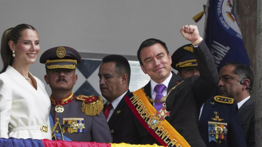 رئيس الإكوادور ينجو من هجوم بالحجارة والرصاص خلال افتتاحه محطة مياه وسط البلاد