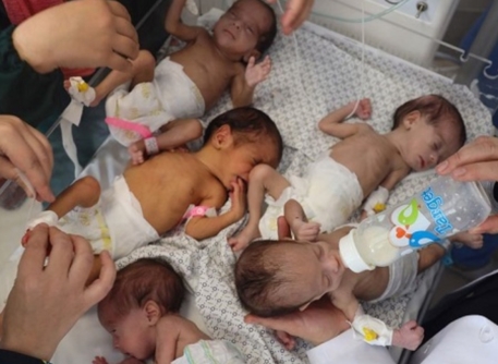 غزة: النساء يلدن في خيام النزوح وسط ركام الحرب ومعاناة الإنسانية